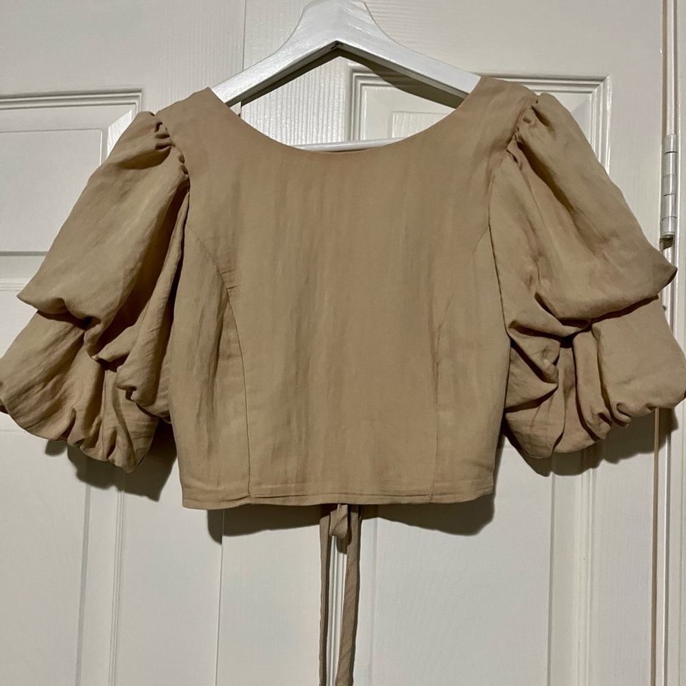 Do + Be cropped open back top.